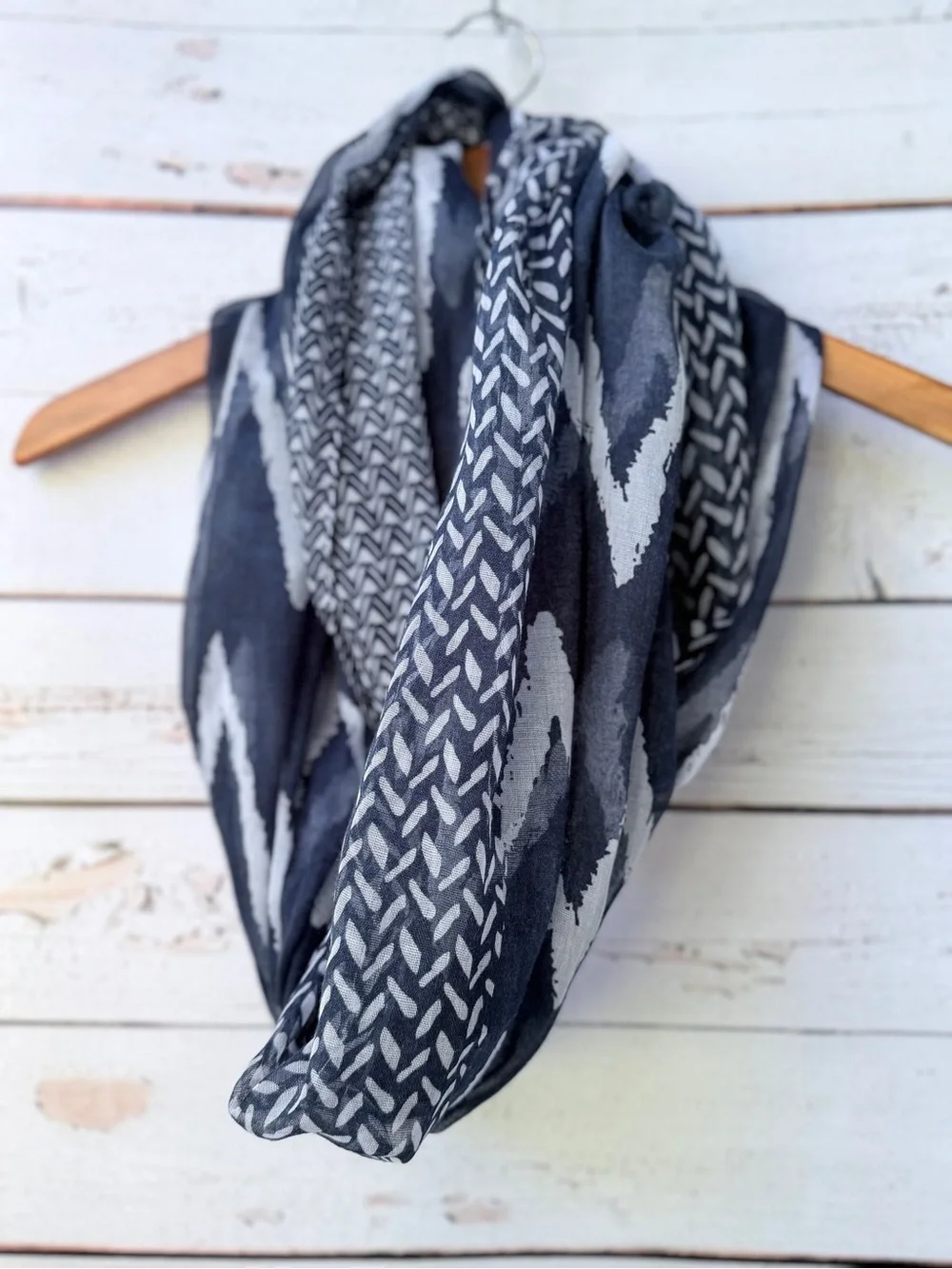 D&Y Black and White Geometric Infinity Scarf